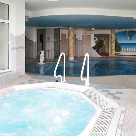 Sleeps 18 Pool Wifi